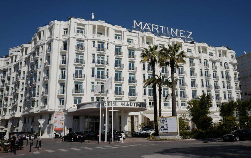 Développement d'un vitrage spécifique et installation de châssis minimalistes pour un Hôtel à Cannes