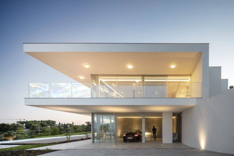 Calculs de triple vitrage par la méthode des éléments finis pour bâtiment d'entreprise à Marignane