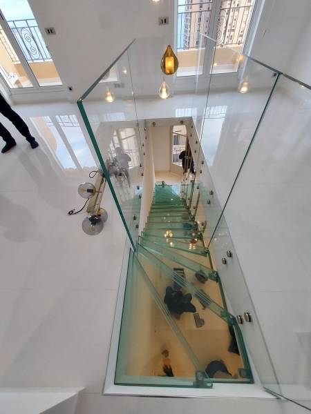 Projet d'escaliers en verre étudié puis validé à Monaco